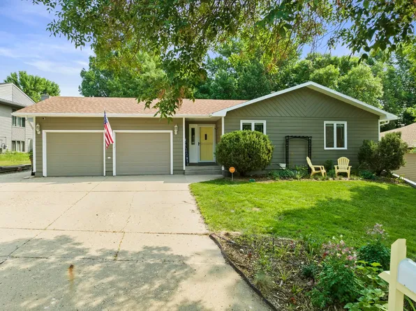 1132 23rd St NW, Minot, ND 58703