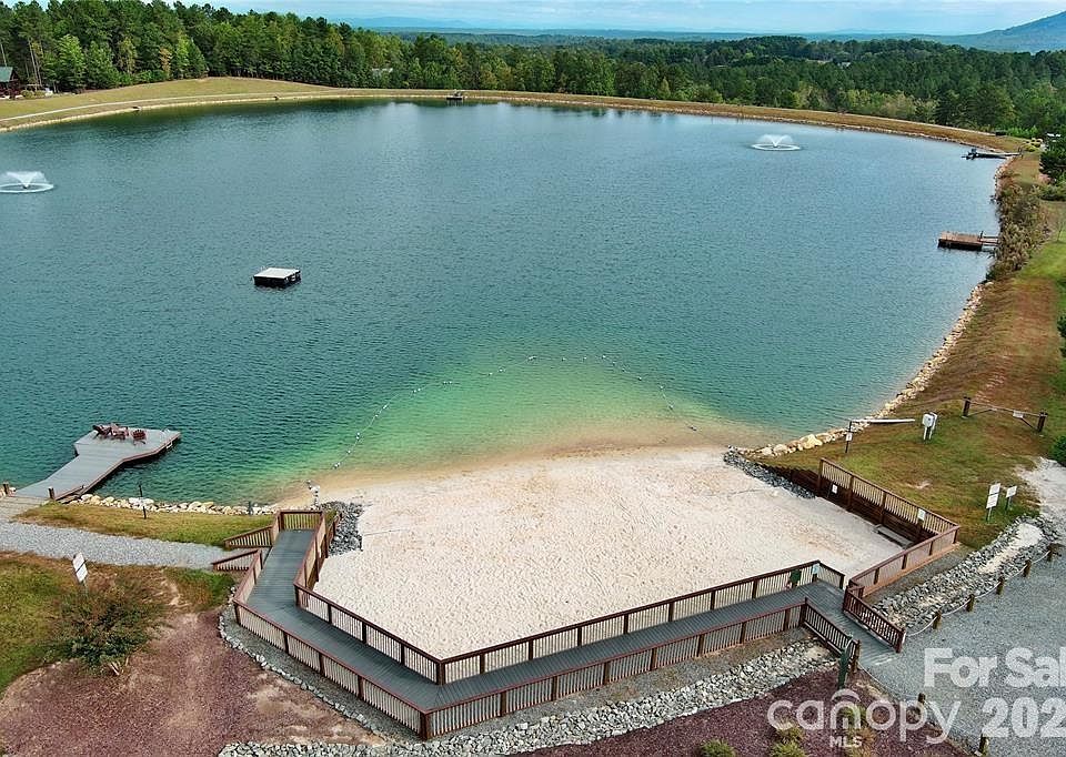 40th image of 204 Mountain Vista Dr