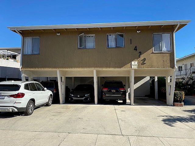 1st image of 1422 Armacost Ave APT 8