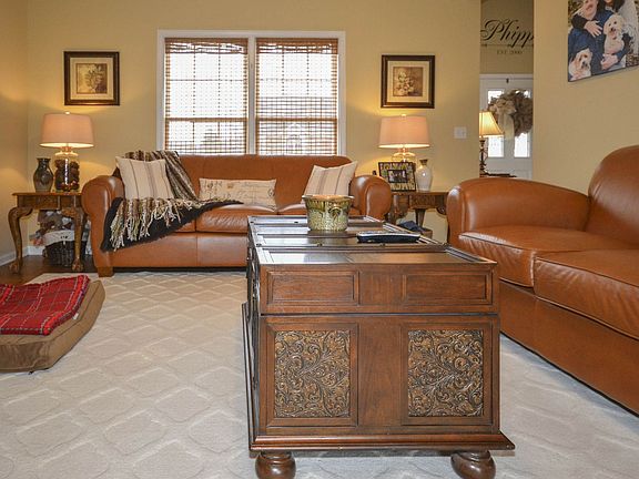 LIVING ROOM (3)