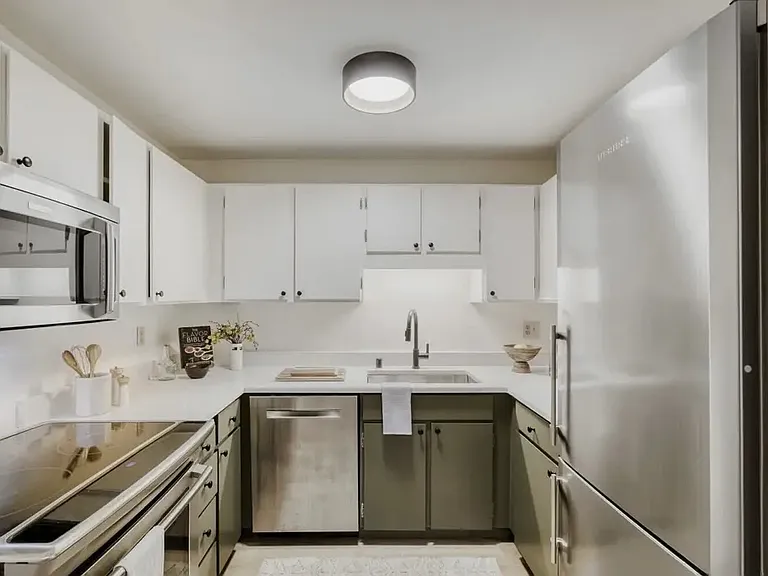 2501 Canterbury Ln E #215 — Photo 10