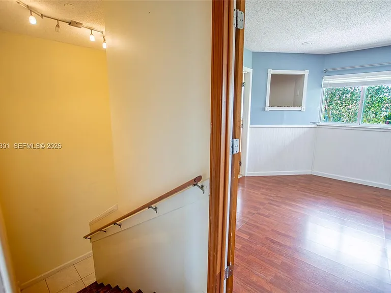 9803 NW 37th St — Photo 37