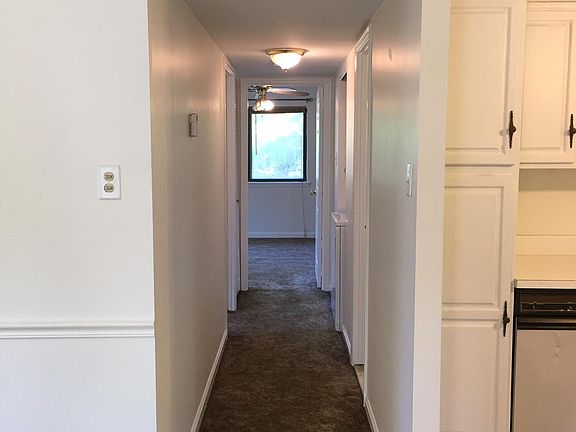 4th image of 9503 Northeast Ave #B