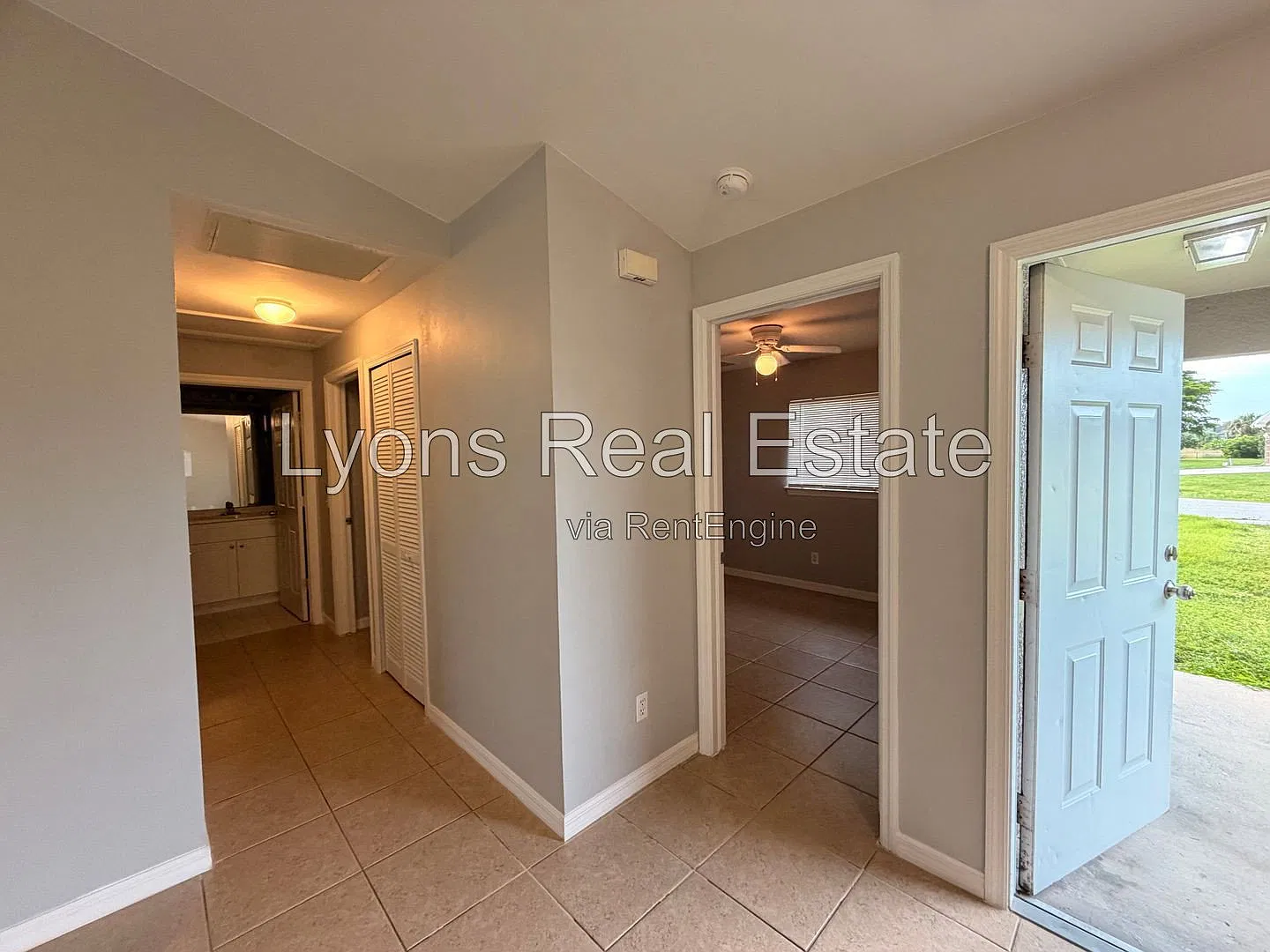 2 bed, 2.0 bath, 1109 sqft, $1,195 — Photo 3