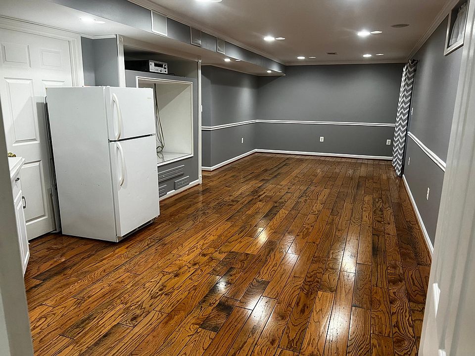 1st image of 2 Palace Ln #Basement