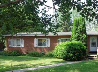 208 Elm St, Henry, SD 57243