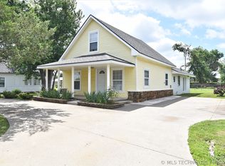 611 E 4th St, Claremore, OK 74017