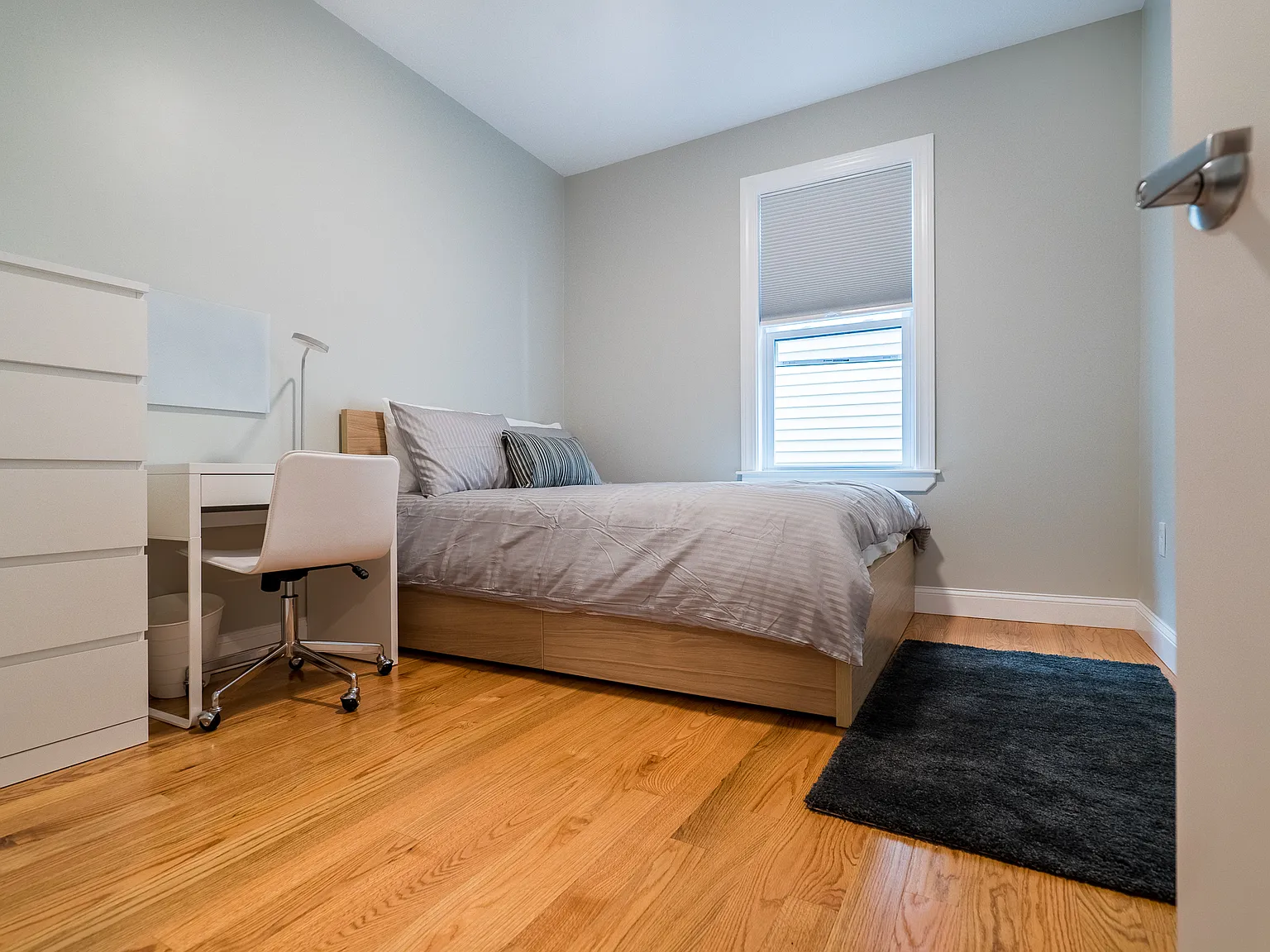 1 bed, 1200 sqft, $1,600 — Photo 2