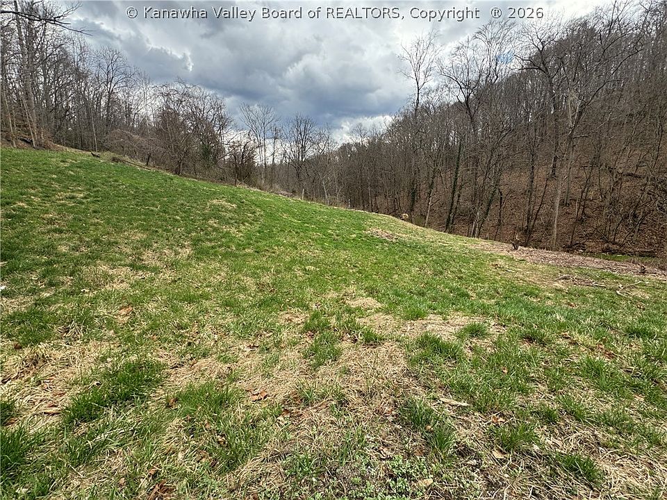 2nd image of 1102 Swan Rd