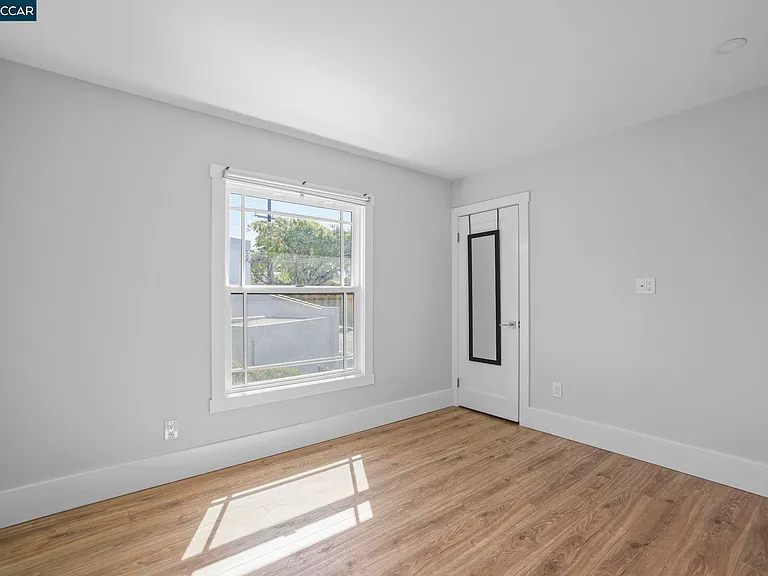 1325 Hopkins St — Photo 8