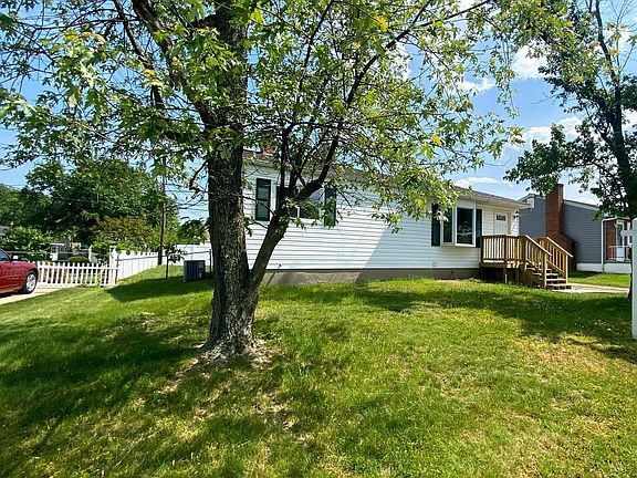 3rd image of 113 Oak Spring Dr