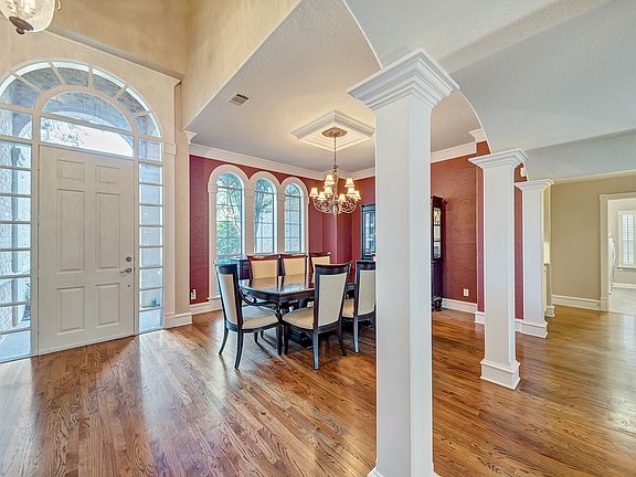 4th image of 1008 Lake Forest Dr