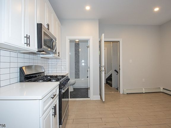 4th image of 19 Northfield Ave