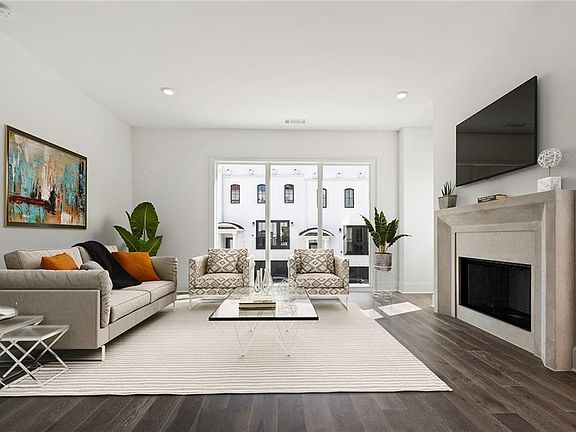 4th image of 3667 Peachtree Rd Unit 12