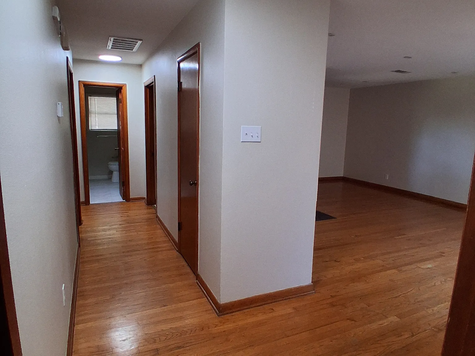3 bed, 1082 sqft, $1,850 — Photo 4