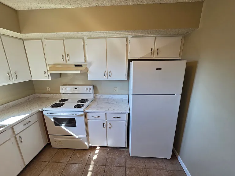 1611 Lyndhurst Dr #F — Photo 7