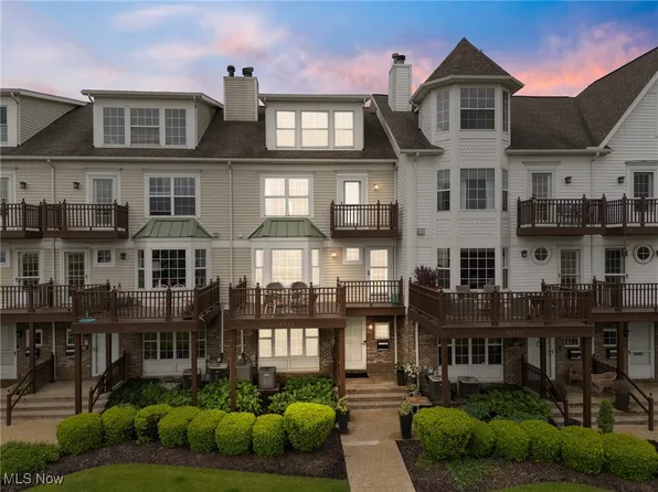 6911 Father Caruso Dr, Cleveland, OH 44102