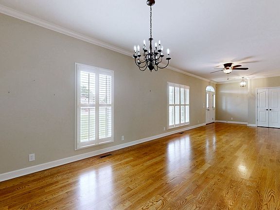 4th image of 2010 Riverview Dr