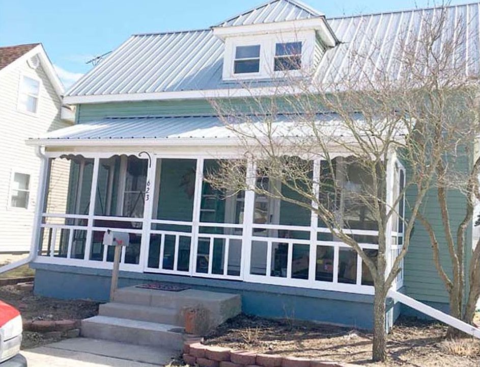 1st image of 623 W 6th St