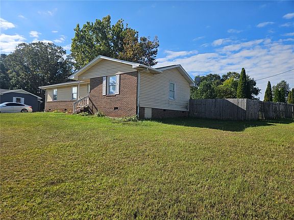 3rd image of 100 Quail Ridge Rd