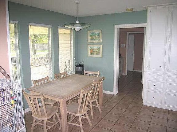 Breakfast area with views of lake and golf course