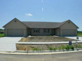 3257 Rye Ridge Trl, Freeport, IL 61032