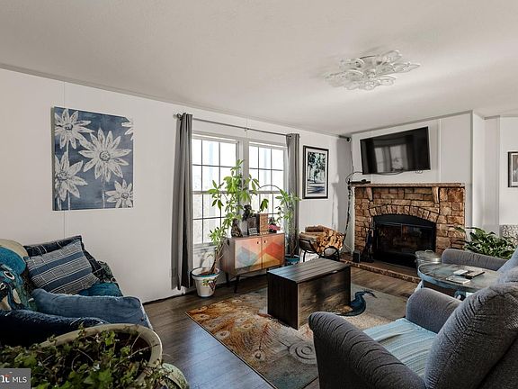 3rd image of 26 Ruth Dr