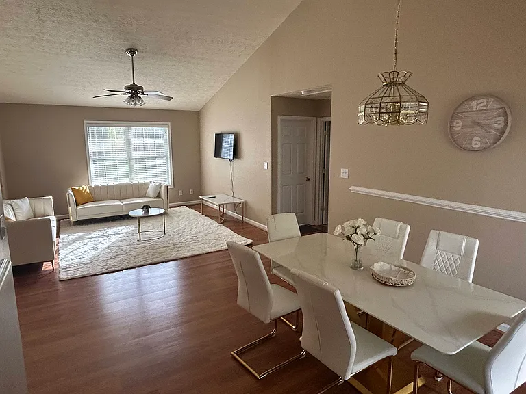 1223 Winfield Ct — Photo 9