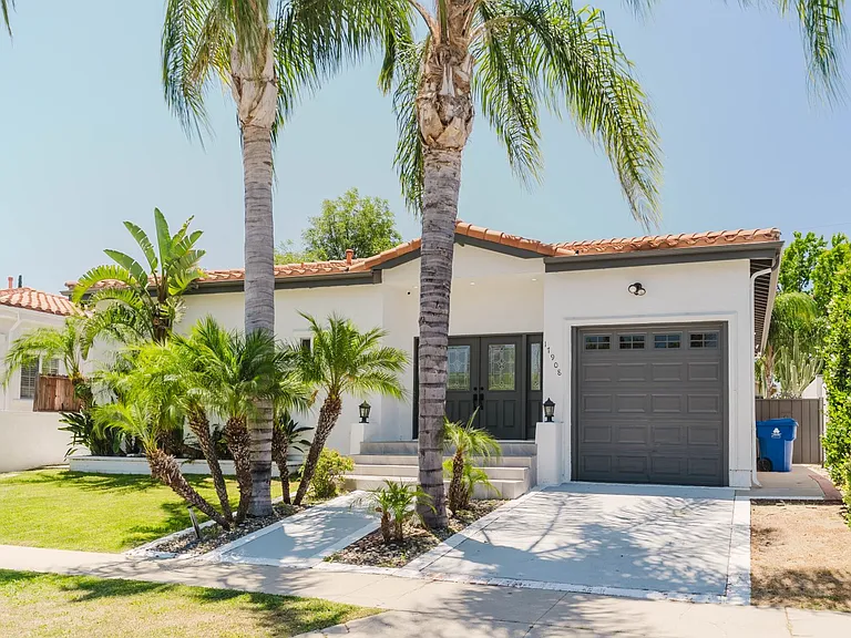 17908 Califa St — Photo 3