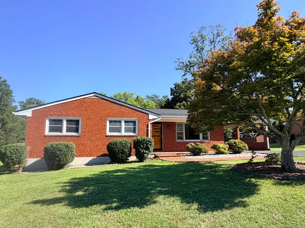311 Woodmere Dr, Vinton, VA 24179