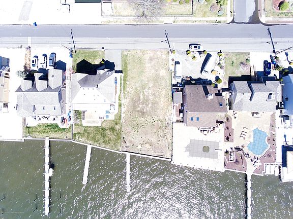 4th image of 235 S Shore Dr