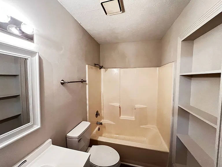 209 Cedar St #D3 — Photo 12