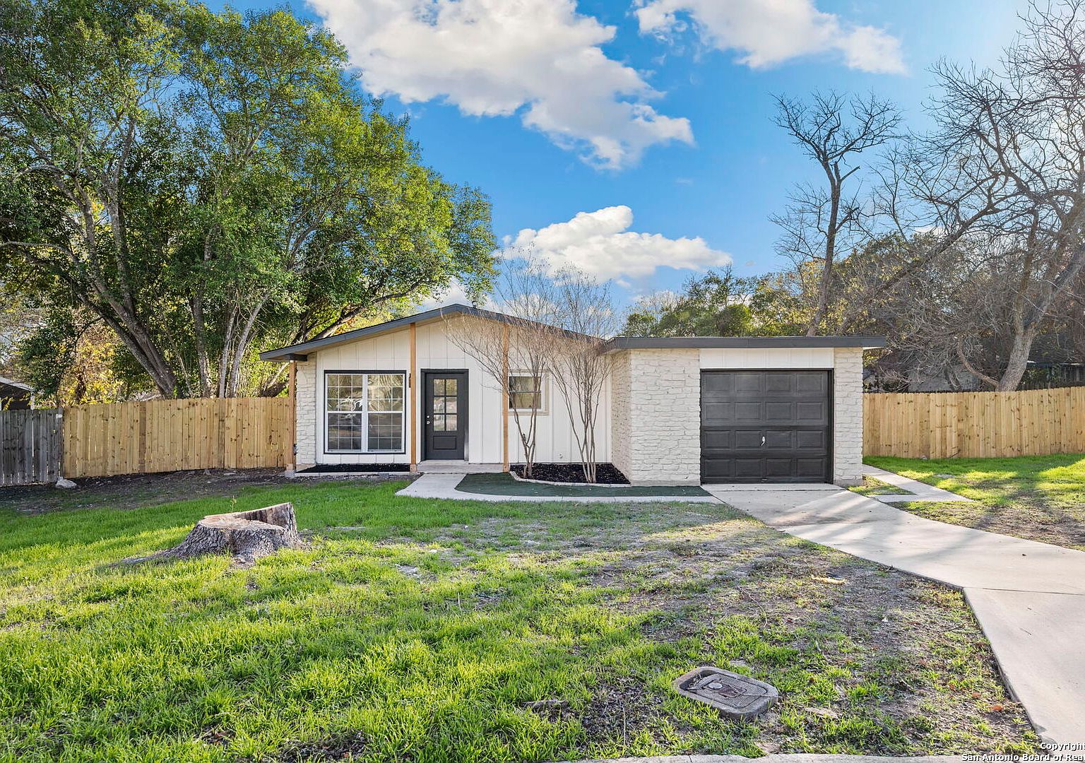 7602 Strolling, Live Oak, TX 78233 | Zillow