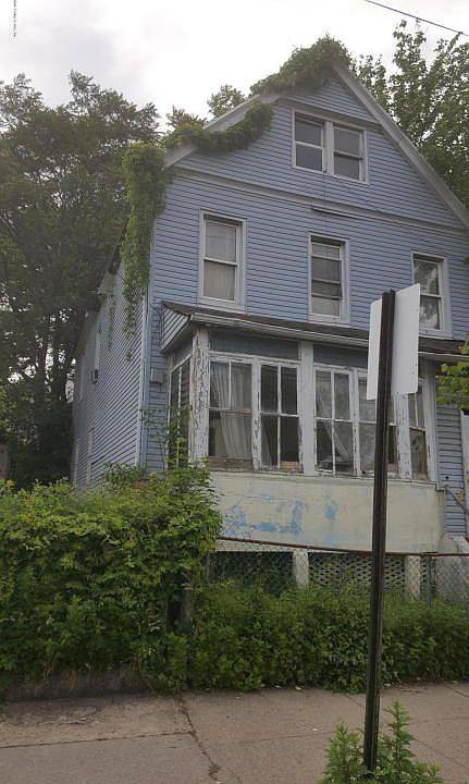 2nd image of 96 Gordon St