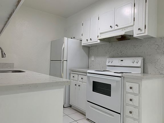 5th image of 484 Richmond Dr #1