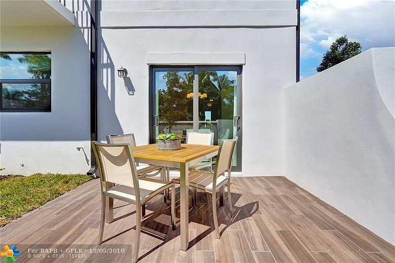 2nd image of 4430 SW 32nd Ave #54