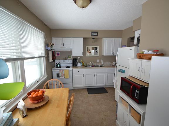 3rd image of 1309 Greeley St S #2