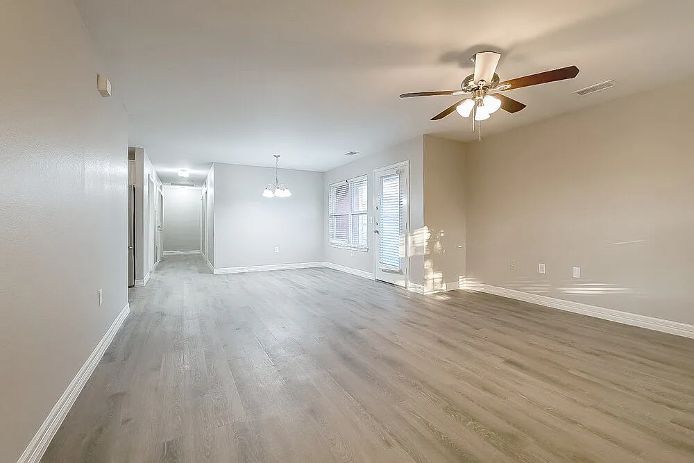 3 bed, 2.0 bath, 1369 sqft, $1,985 — Photo 3