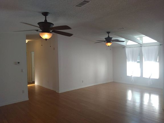 5th image of 633 Klickety Klak Ln