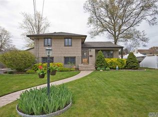 38 Ryan St, West Islip, NY 11795