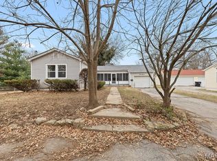 915 N 17th St, Belleville, IL 62226