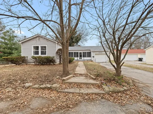 915 N 17th St, Belleville, IL 62226