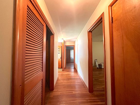 5th image of 306 S Orchard Dr