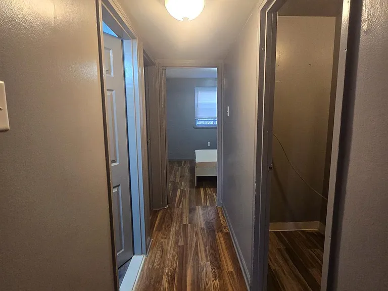 529 Foster St — Photo 9