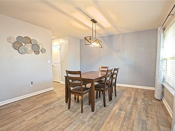 3rd image of 6887 Keeneland Dr