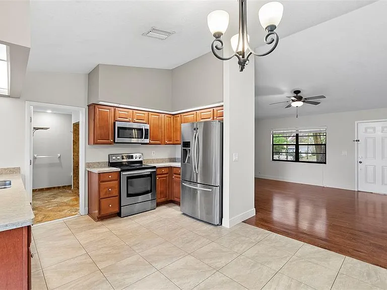 723 Pent St — Photo 9