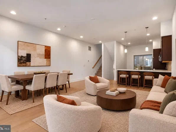 826 N 3rd St APT 3, Philadelphia, PA 19123