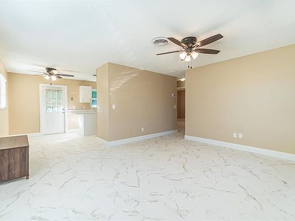 5th image of 2546 NE Hickory Ave #A