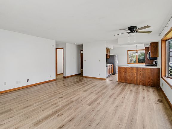 4th image of 3304 Halifax Dr