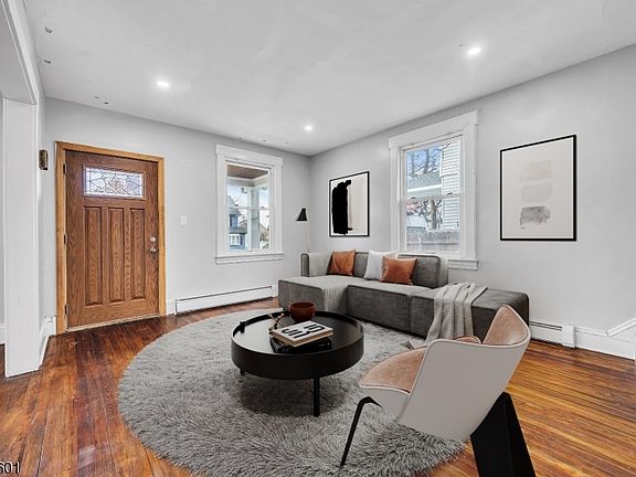 3rd image of 425 Mercer Ave